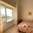 ampia camera da letto vista mare