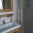 Secondo bagno con lavabo,vaso e doccia